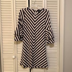 ECI shift dress with ruffle 3/4 length sleeves navy/pink/white size M